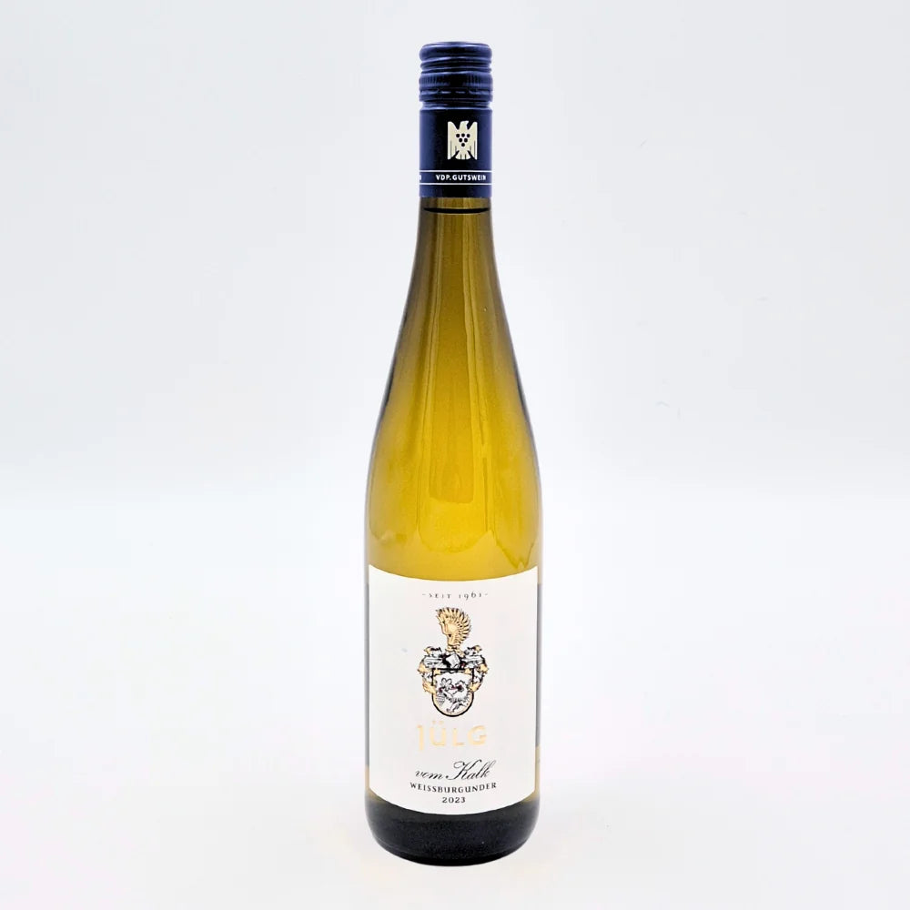 Flaske hvidvin med etiketten "Jülg WeiSburgunder" på hvid baggrund.